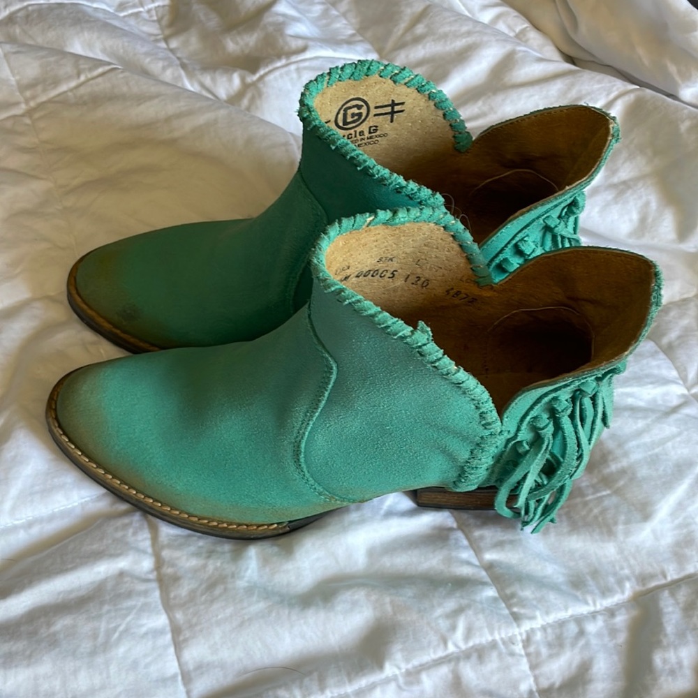 Circle G turquoise women’s suede boots size 8 1/2 but fit more like 7 1/2-8
